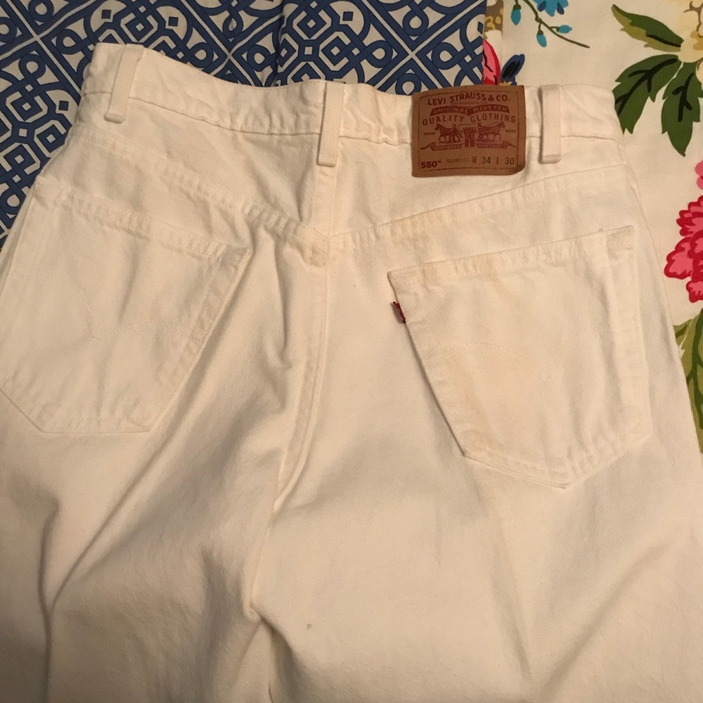 Vintage- White Levi’s 550 - Relaxed Fit